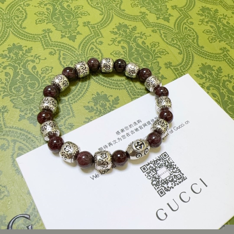 G*u*i bracelets